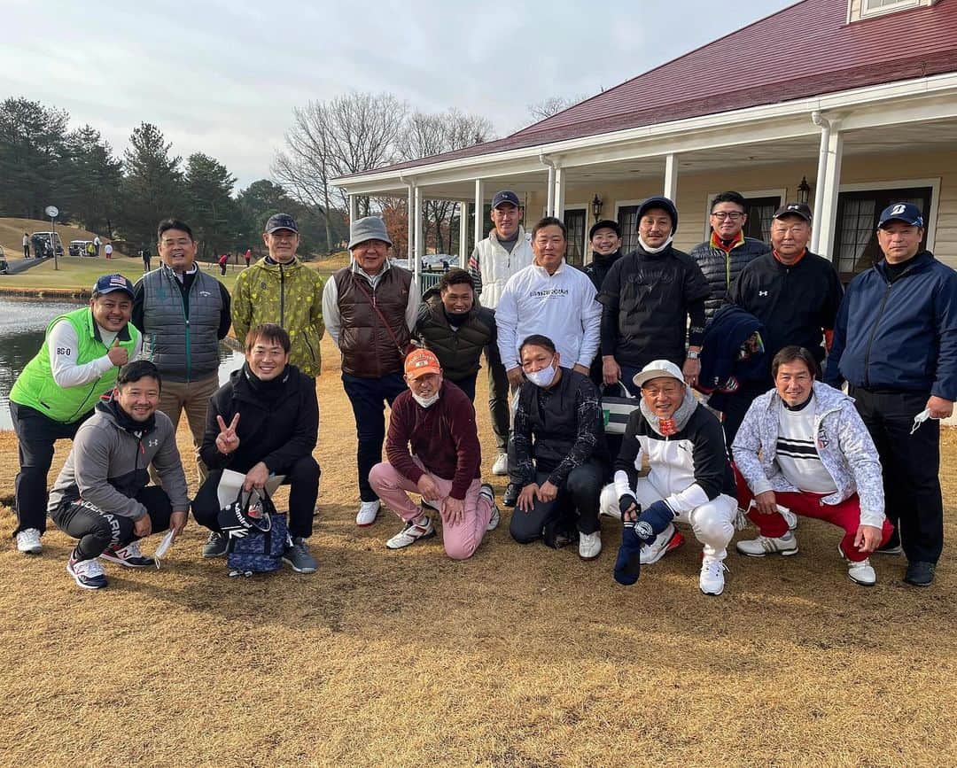 大西将太郎さんのインスタグラム写真 - (大西将太郎Instagram)「24年前の今頃は全国大会を必死になって戦い、日本一を目指していた恩師と24年後に一緒にゴルフしてるとは思わなかったな😅そんな同じ学園でラグビーをしてきた先輩方ともお会いすることが出来てまた元気とやる気をいただけました。ありがとうございます♪記虎先生、これからも元気でいて下さい‼️ #啓光学園ラグビー部」12月29日 22時03分 - shotaro12