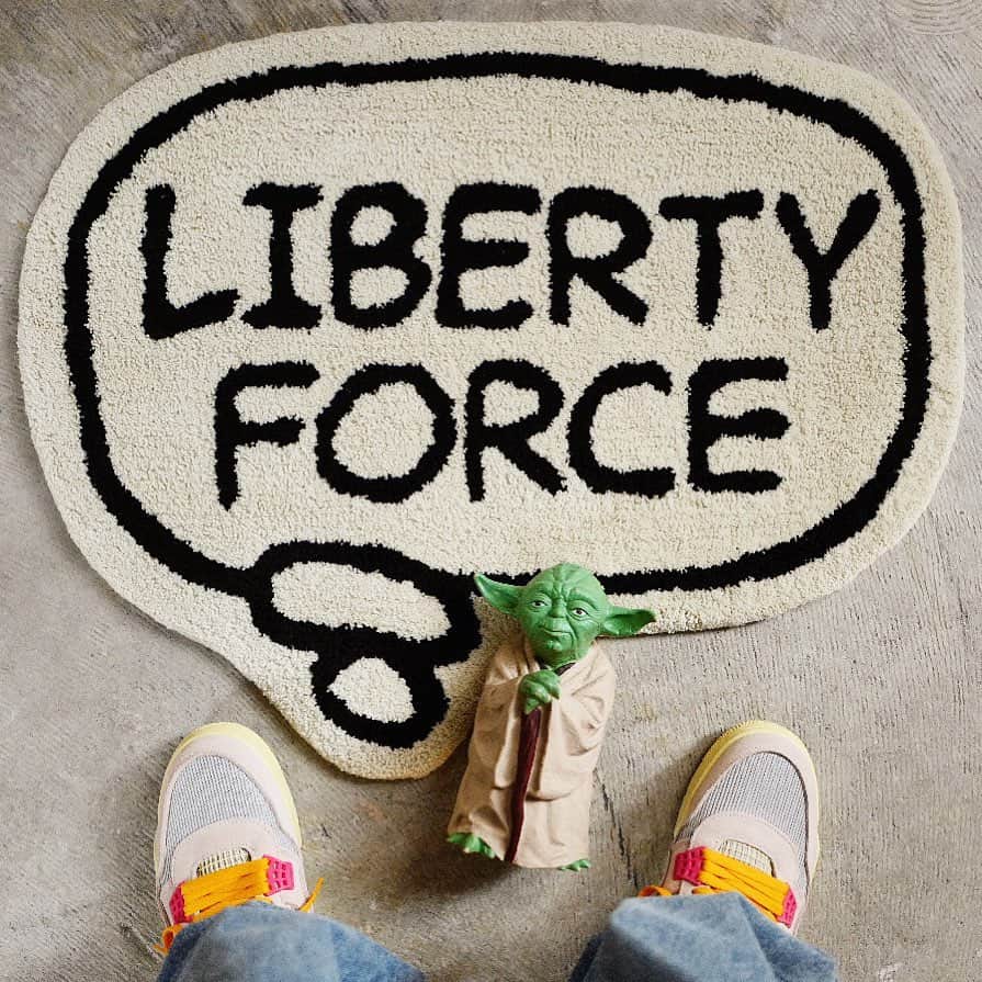 照屋 健太郎さんのインスタグラム写真 - (照屋 健太郎Instagram)「お知らせ2つ😊💭💭  今年6月に新ブランド 〈 LIBERTY FORCE リバティーフォース 〉を立ち上げました。 @liberty____force  ブランド名"LIBERTY FORCE"は「自由の力」という意味。 ブランドメッセージ"CHASE YOUR BRIGHT FUTURE"(あなたの明るい未来を追いかけて)と共に、様々なコラボレーション企画を発表していきます。  2021年リリースのお知らせ🎶  ①僕がアンバサダーを務める比嘉酒造の泡盛「残波」さんから、LIBERTY FORCEデザインの残波ボトルが発売になります🔥  ②LIBERTY FORCEの音楽レーベル 『SOUNDS BY LIBERTY FORCE』を立ち上げます🎧🔥  第一弾は、ボーカルに前川真悟くん(かりゆし58)を迎えて、トラックを廣山哲史くん(琉球ディスコ)が手がけた楽曲をリリースします🎶🔥✨  詳細については、また改めて告知をさせて頂きます！  2020年は、LIBERTY FORCEの想いに共感頂いた方々と一緒にずっと準備を続けてきた年でした。来年にはいくつかカタチになった企画が発表ができると思います！楽しみにして頂けたら嬉しいです！  🟡現在LIBERTY FORCEが購入できるのは、沖縄 那覇のセレクトショップ  KEROUAC (ケルアック)のみになります。 🏡 @kerouac200804  沖縄県那覇市牧志 1-2-5  TEL/FAX 098-988-3515  OPEN 10:00 ~ 20:00  🟡フェイスマスクのみ、オンラインショップがあります😷 https://libertyforcemask.stores.jp/  #LIBERTYFORCE #CHASEYOURBRIGHTFUTURE #SOUNDSBYLIBERTYFORCE #沖縄 #音楽 #音楽レーベル #前川真悟 #かりゆし58 #廣山哲史くん #琉球ディスコ #琉球 #琉球泡盛 #泡盛 #泡盛残波 #残波 #KEROUAC #okinawa」12月29日 22時03分 - libertyforce_teruya