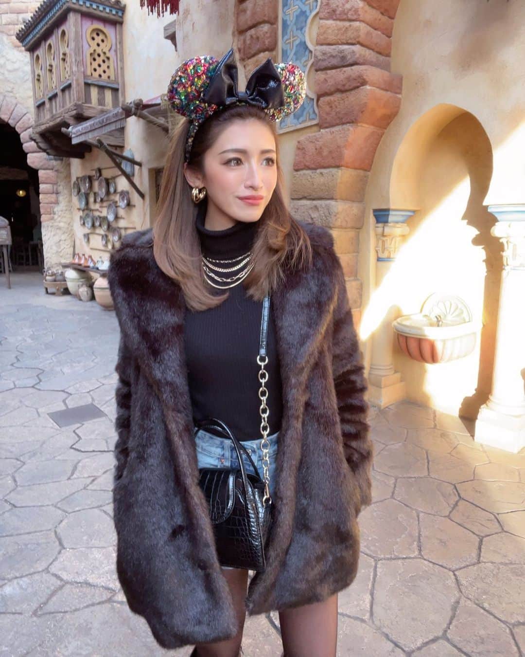 MIWAさんのインスタグラム写真 - (MIWAInstagram)「#ootd ... ㅤㅤㅤㅤㅤㅤㅤㅤㅤㅤㅤㅤㅤ このアウターよく聞かれて 嬉しいんですが数年前のものです💭 今は売ってないかもです😣 すみません(´･_･`)💦  ㅤㅤㅤㅤㅤㅤㅤㅤㅤㅤㅤㅤㅤ ㅤㅤㅤㅤㅤㅤㅤㅤㅤㅤㅤㅤㅤ 質問コーナーゆっくり 返して行きますねっ🐄💕 ㅤㅤㅤㅤㅤㅤㅤㅤㅤㅤㅤㅤㅤ ㅤㅤㅤㅤㅤㅤㅤㅤㅤㅤㅤㅤㅤ #ディズニーコーデ  #disneysea  #Disney #ディズニー #fashion」12月29日 22時05分 - miwa.matsuhashi