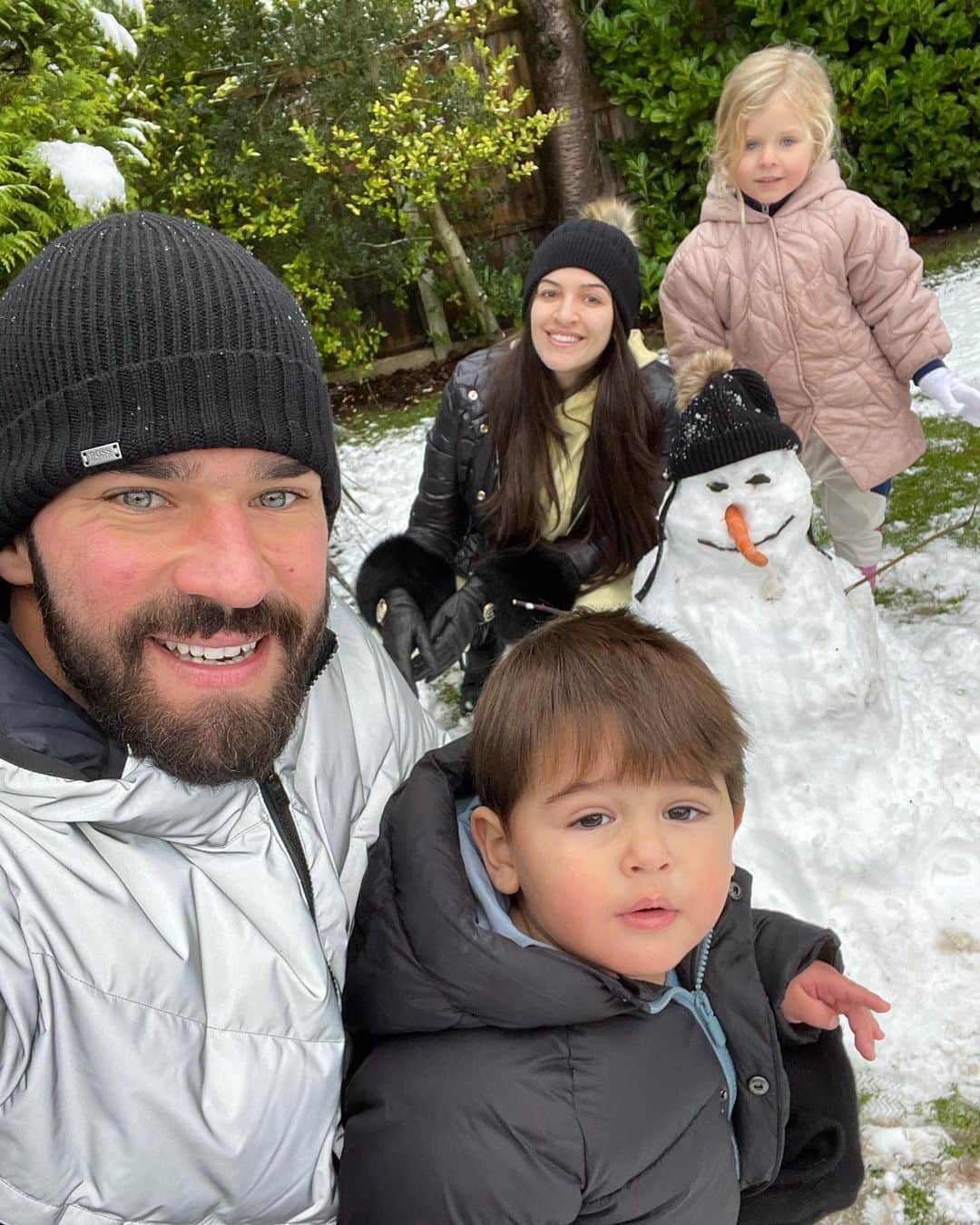 のインスタグラム：「❄️☃️❤️ #TheBeckers」