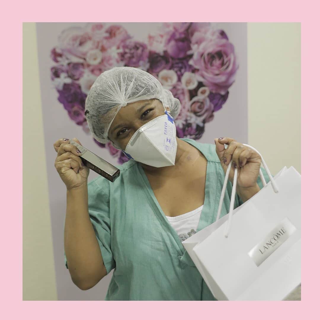 Lancôme Officialさんのインスタグラム写真 - (Lancôme OfficialInstagram)「In honor of our heroes, Lancôme is donating care packs all around the world. We thank all healthcare workers at @evkduesseldorf hospital and at the Hospital Municipal Ronaldo Gazolla in Rio de Janeiro for their constant support and we send them our warmest wishes. #YourEyesOurHope」12月29日 22時10分 - lancomeofficial