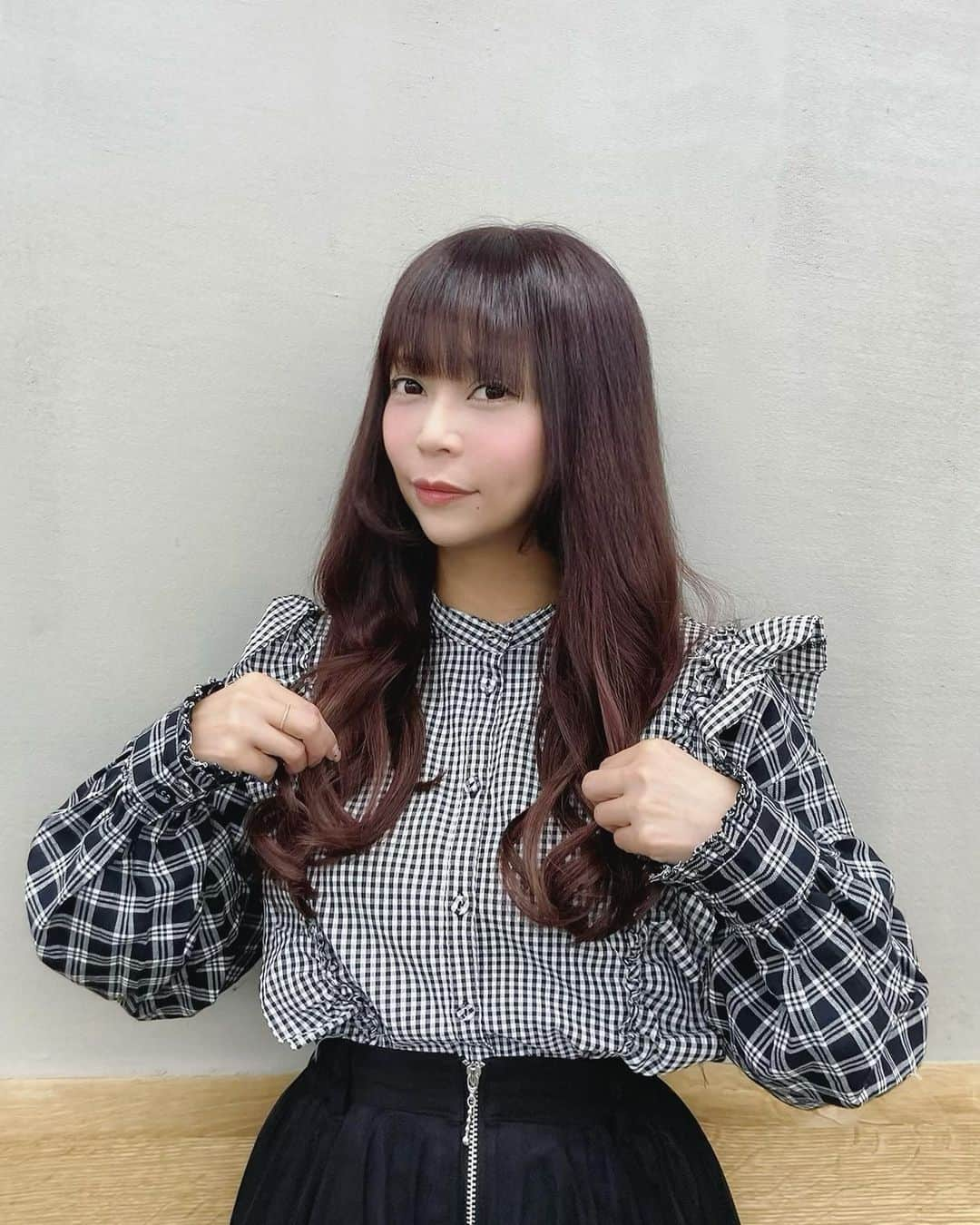 青山愛菜のインスタグラム：「切り納め✂︎ #extensions #エクステ　 #佐伯さんいつもありがとう」