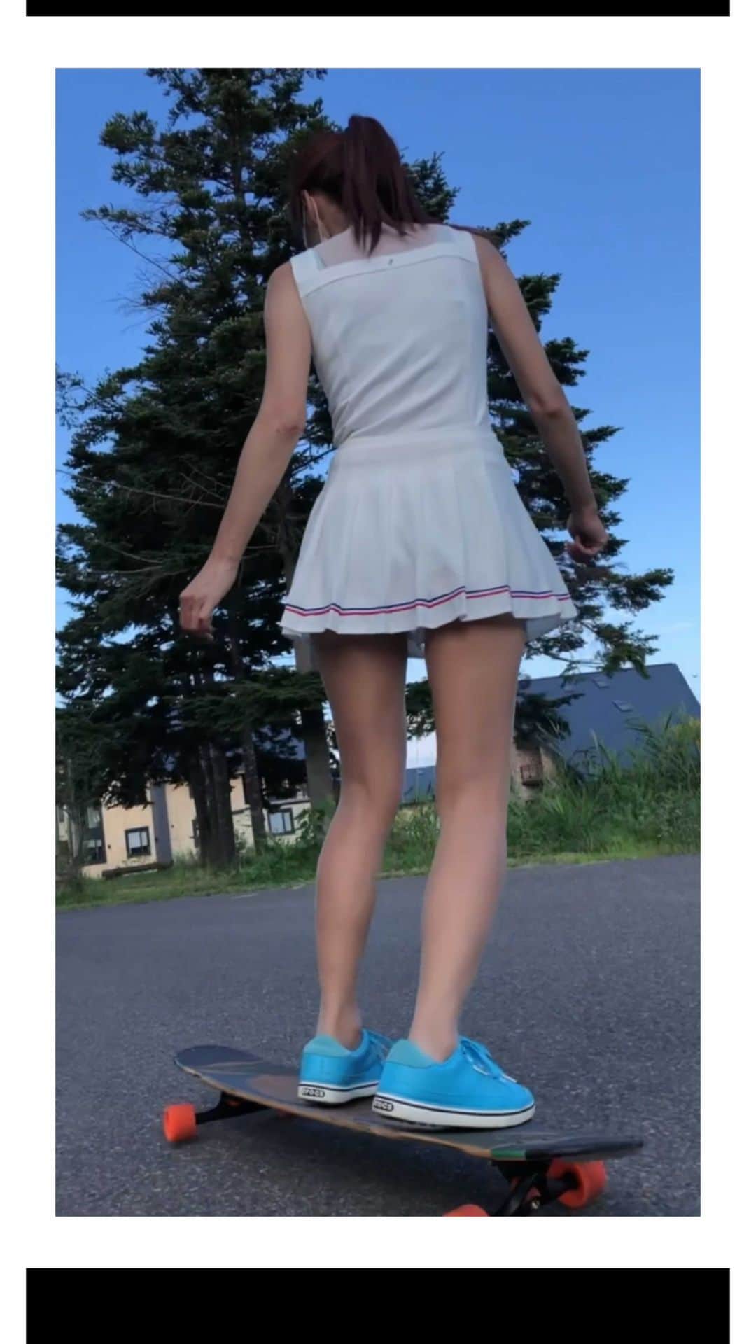 のインスタグラム：「kanaゴルフ⛳️ ＆ kanaロンスケ  ゴルフラウンドした後に そのままロンスケ練習した日の動画が リールで70万再生以上したので🐙💕 全部頑張るkanaの動画を載せます✨  #2020年人気投稿 #ロンスケ #ロンスケ女子  #ロンスケ初心者  #longboard #longboarding  #instagramjapan #freestyle #freestyling #skater #skate #sk8 #sk8er #skateeverydamnday #skateordie #longboardfreestyle #skateboard #longskate #longskateboard ##longboardtoror#longboardfreestyle  #長板 #水着  #longskateboard  #美脚 #水着 #スケボー #スケボー女子  #カメラ好き #ダイエット」