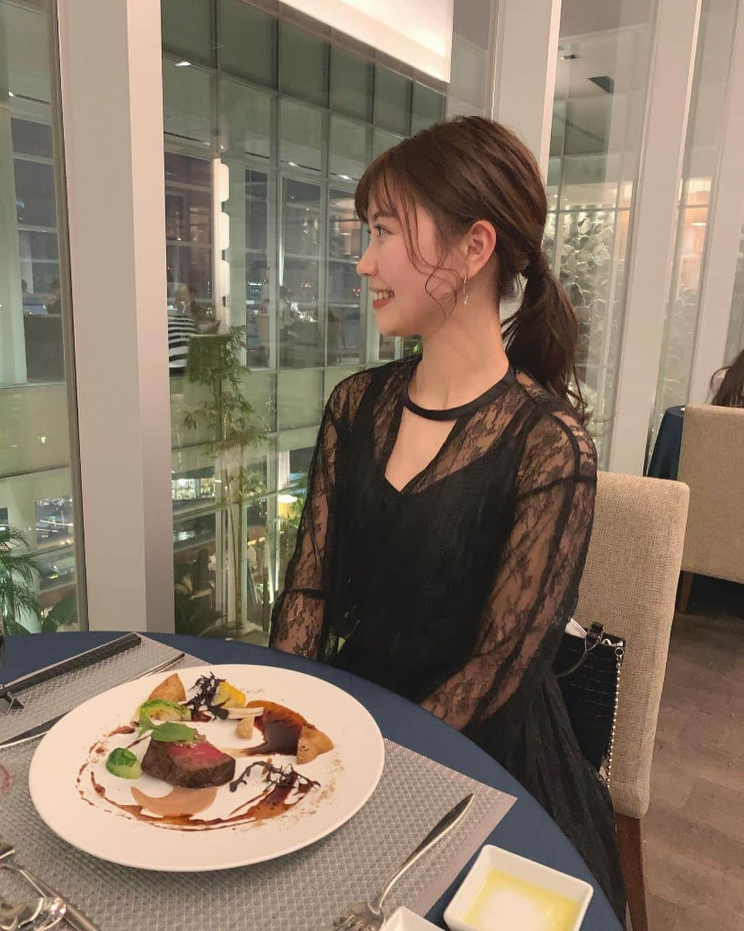 足立沙織さんのインスタグラム写真 - (足立沙織Instagram)「. 🥂✨  @amerivintage のデザインが素敵なOP♡ . . 年が明ける前に @clan_beauty_fukuoka で メンテナンスしてもらったよ◎ 年末年始はいっぱい食べちゃうからこそ しっかり管理もしないとね。🍚 90分間で沢山ほぐしてもらってお尻もきゅっと上がりました♡ . . . . . . . #CLANエステ#福岡エステ#痩身エステ #福岡エステサロン#痩身サロン」12月29日 22時26分 - sao_ri_17