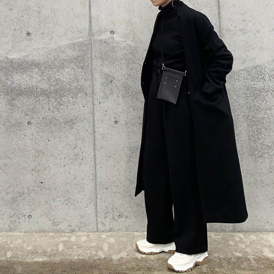 Mie Kawanoさんのインスタグラム写真 - (Mie KawanoInstagram)「真っ黒  #coordinate #code #maisonmargiela #uniqlo #canaljean #instagood #instafashion #コーデ#コーディネート」12月29日 22時20分 - cota_ra