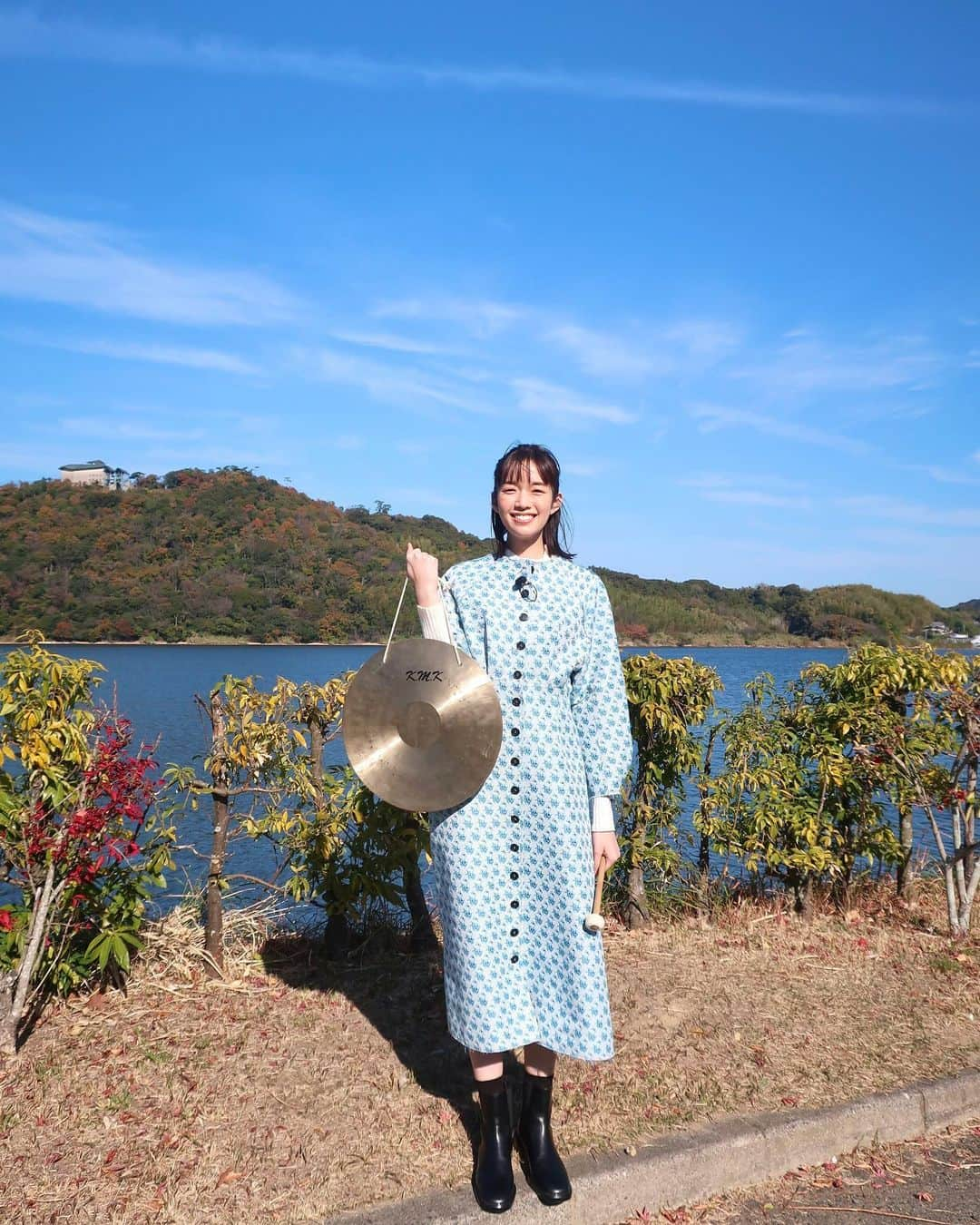 佐藤栞里さんのインスタグラム写真 - (佐藤栞里Instagram)「. 明日よる6時からは 有吉の壁3時間スペシャルです☺︎ 一般人の壁は以前もお世話になりました よみうりランドが舞台です🎡✨ あの広い道幅の坂を駆け上がると み、見たことある！あの後ろ姿、、、！ そしてまた違う坂では まさかのテレビ番組の収録に遭遇したりと！ わくわくする坂をがたくさんありました😳笑 3時間スペシャルですのでまだまだ見どころ満載、 いやもう見どころしかない スペシャルとなっております！ そして、ついにこの1年間の優勝者も発表になります👏 壁クリアポイントは 無駄ではありませんでした！笑 どなたが優勝をするか みなさんも予想しながら観てくださいね😊 明日よる6時から放送です！ #お天気にも恵まれました #ロケ日和 #壁日和」12月29日 22時21分 - satoshiori727