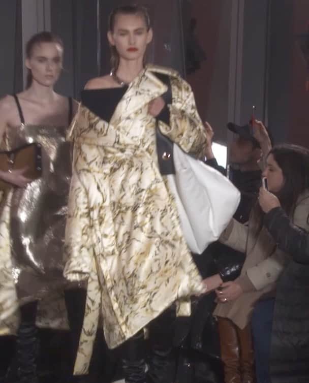 プロエンザスクーラーのインスタグラム：「From runways to zoom reviews 2020 Collection presentation highlights and BTS #proenzaschouler」