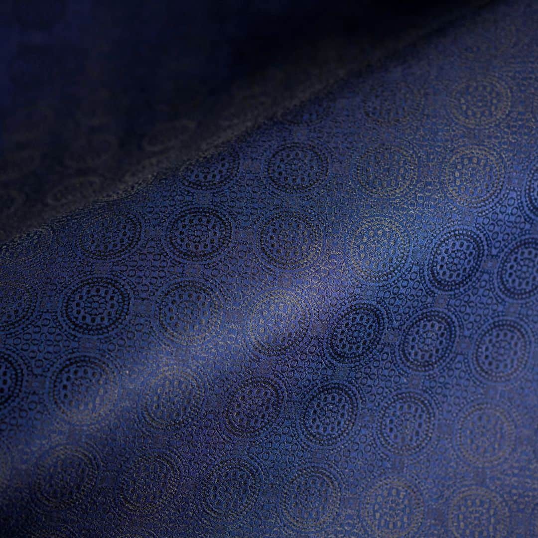 ドーメルさんのインスタグラム写真 - (ドーメルInstagram)「[BEST SELLER] Dare to embrace fancy designs to celebrate the end of this challenging year of 2020...⁣ In this collection, the refinement is mixed with imagination, as it focuses on silk jacquards and fancy woven effects.⁣ Cloth Celebration, reference 518540⁣ .⁣ .⁣ .⁣ 📸 by @clementine_sp⁣ .⁣ .⁣ .⁣ #fancy #celebration #neweve #silk #bestseller #luxurycloth」12月29日 22時31分 - dormeuil1842