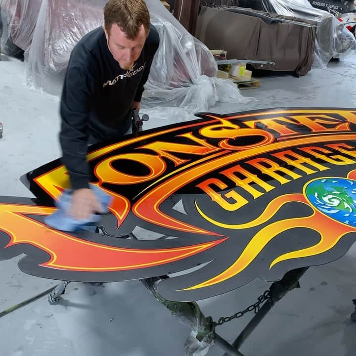 ウエストコーストチョッパーズのインスタグラム：「ONE WEEK until @officialmonstergarage is Open For Business!!  Watch on @discoveryplus & @discoveryinctv January 4th.  #jessejames」