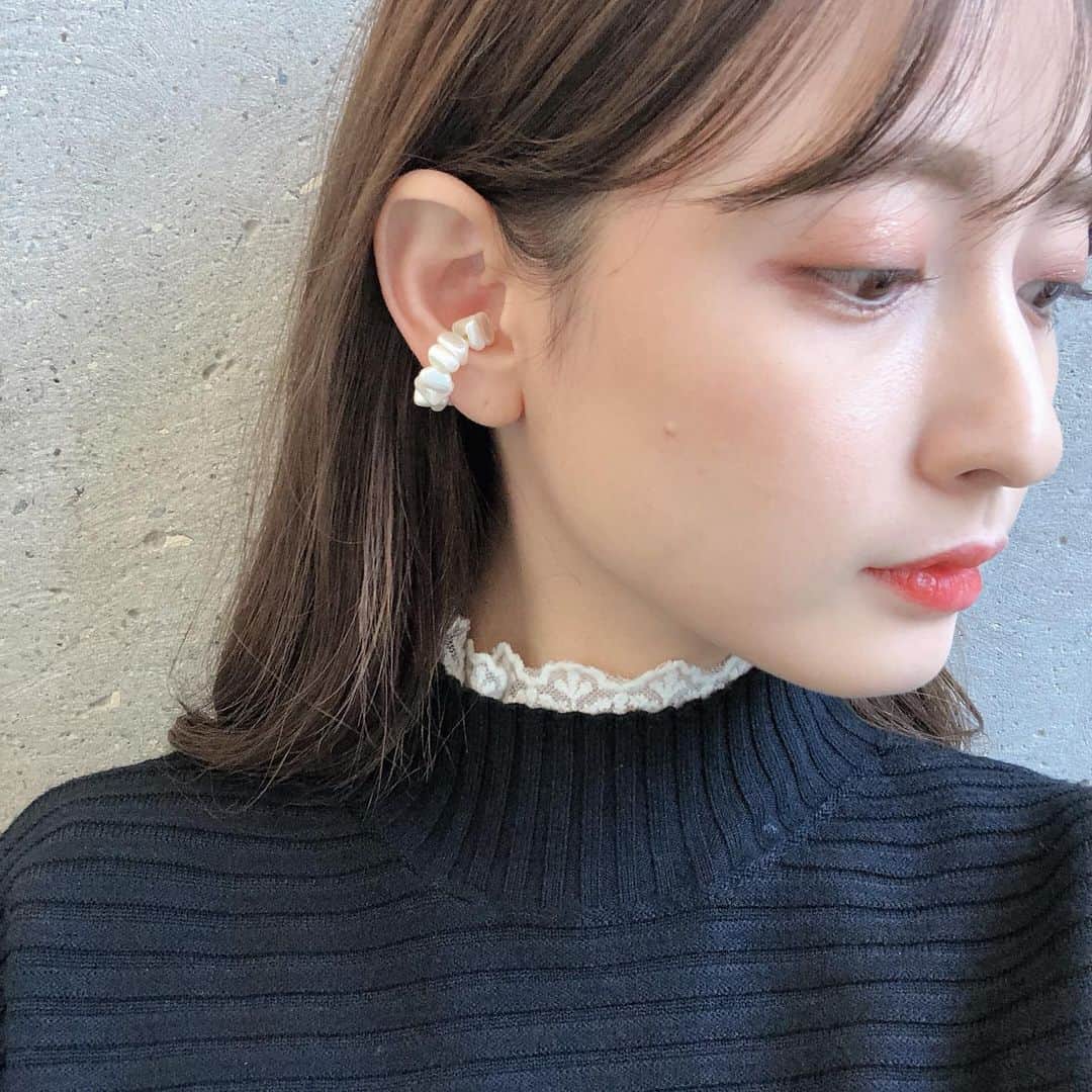 kaneshima ayaさんのインスタグラム写真 - (kaneshima ayaInstagram)「. ずっと気になってたCICAクリーム🧴♡ 保湿効果が高いのにベタつかないし、 マスク生活で肌荒れしたりしてたけど、 これ使い出してからは気にならなくなってきた🧼♡ トナーパットは使ったことないけど 口コミがよかったので、、、🛒 使うの楽しみ👶🏻 @vtcosmetics_official @vtcosmetics_japan #CICAクリーム#CICAトナーパット#マスク#ハチミツ#Qoo10#アットコスメ#垢抜け#ゆらぎ肌」12月29日 22時39分 - ayaaa0214