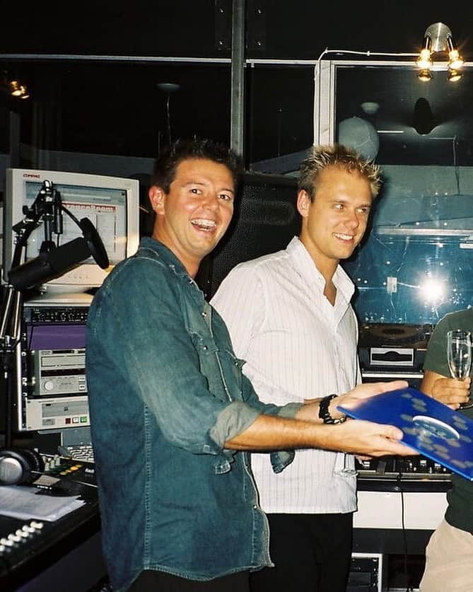 Armin Van Buurenのインスタグラム：「Happy birthday @maykelpiron!! 🎉 Back to the early days 19 years ago, the start of @armadamusic.」