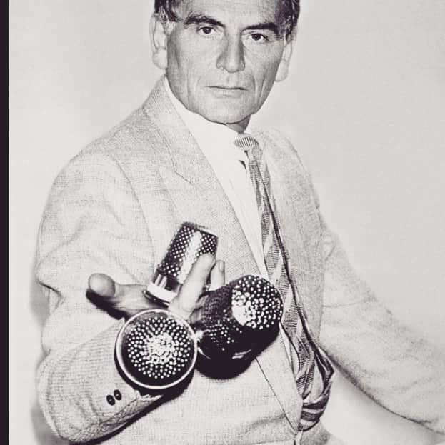 のインスタグラム：「RIP Pierre Cardin , one of my all time favourite fashion designers who started his career as a tailor. ( fuck knows how using thimbles this big!) His autobiography had me glued to its pages a while back , with one passage describing how he would literally physically run around Paris in his very early years getting his jackets finished and pressed by the various strata of the trade. He is often overlooked in the name of other greats such as YSL and Coco Chanel , but it all started with him , son of Italian wine merchants who moved to France in 1924 when Pierre was 2. He can claim many firsts but his single most outstanding achievement is his foresight in the power of licensing . A genius in this sense . He set the precedent for the international licence industry as we know it today .Always ahead of his time . His talent knew no boundaries .  And he still liked to waltz down the catwalk after his shows up until only recently .Respect!」
