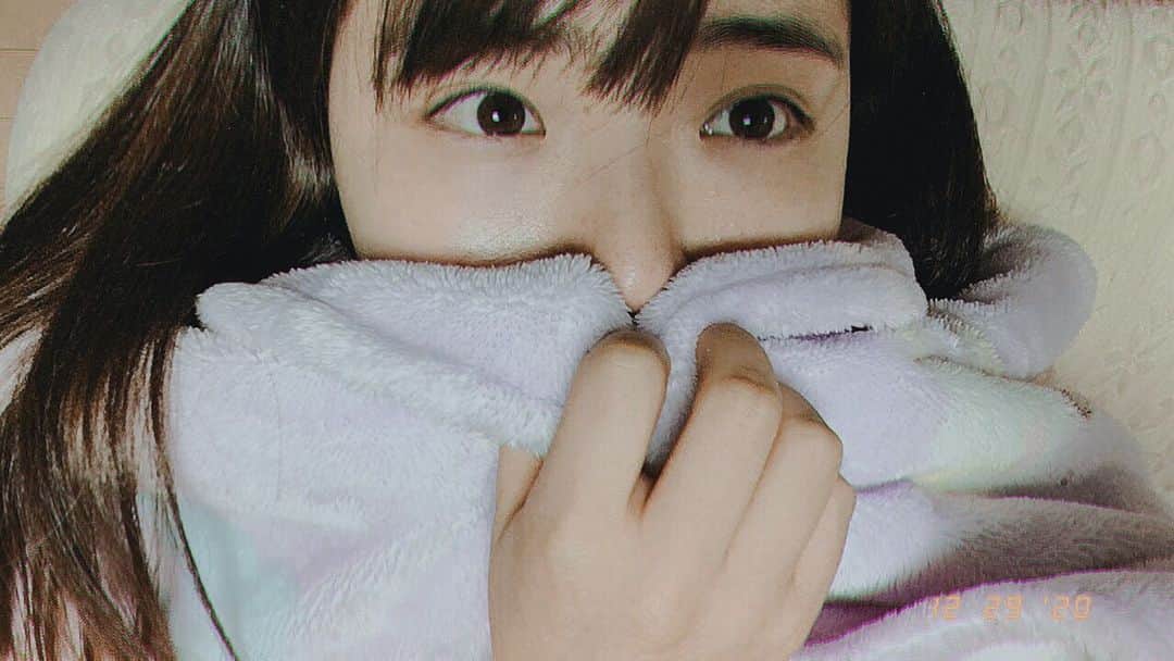 大森美優のインスタグラム：「寒いねむいでもテレビ観たい #こういう時間が好き　 #皆さんもお疲れ様です  #おやすみなさい 🌠 #akb48」