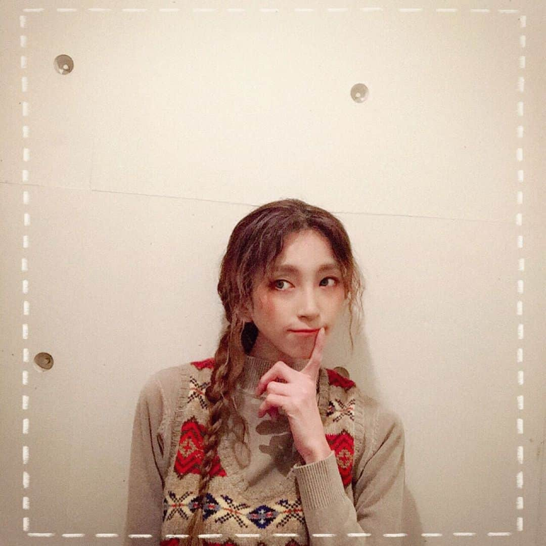 高橋真依子のインスタグラム：「皆さんは仕事納めはしましたか？私は明日です👍あー今年は早い、 明日からまた寒いみたいなので防寒しなくては。 #カウント#3days#2020」