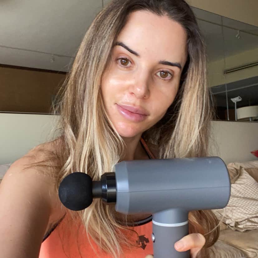 ベアトリス・レカリのインスタグラム：「Thank you @cella_lab and @creket.co for this fantastic #MassageGun that helps me recover from my progressive increase in load during workouts.」