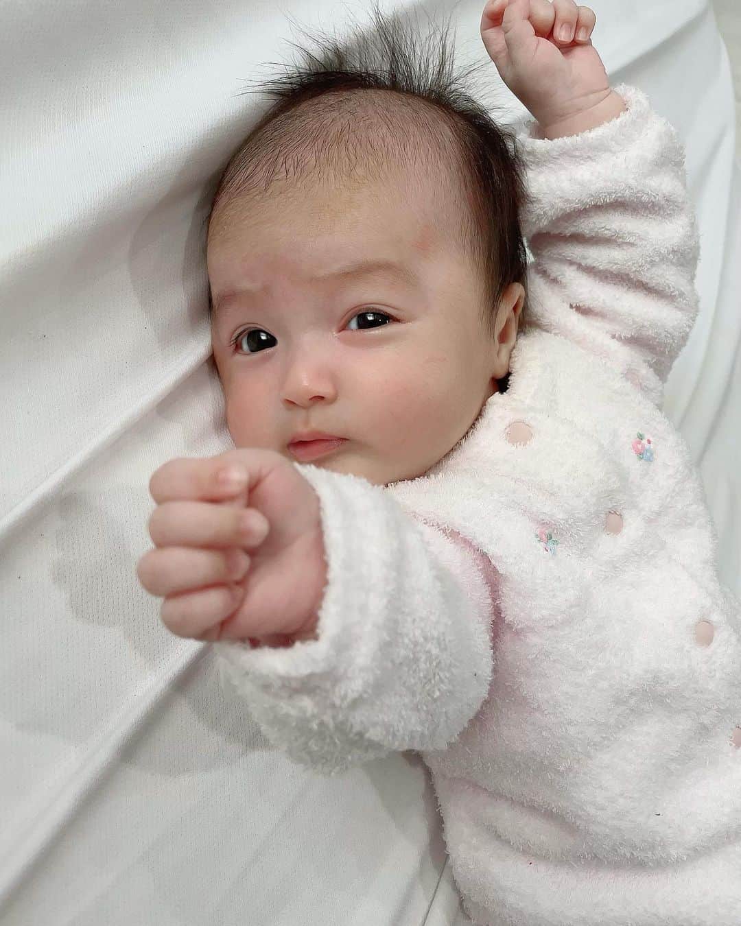 川崎希さんのインスタグラム写真 - (川崎希Instagram)「びよん🙌  #babygirl #生後2ヶ月」12月29日 22時58分 - kawasakinozomi