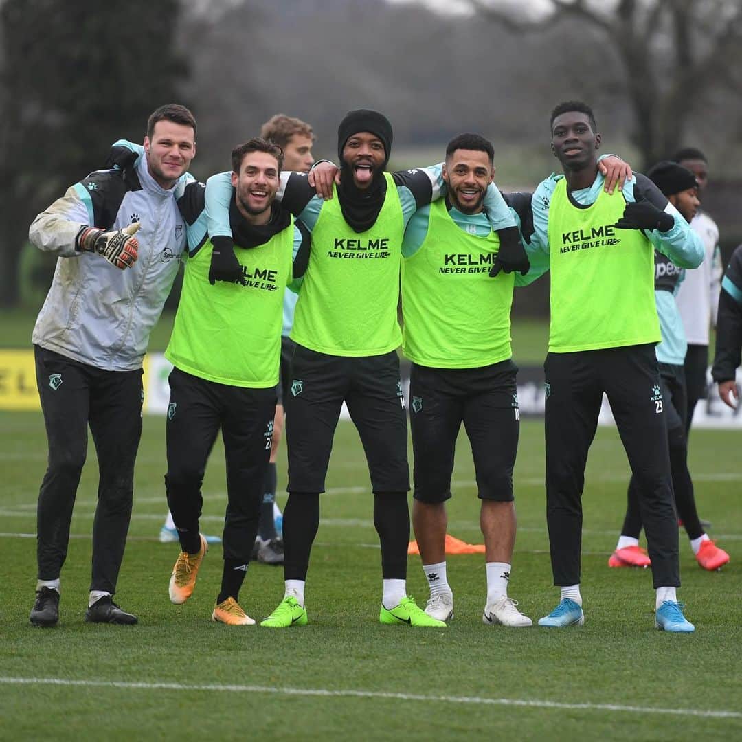 ナサニエル・チャロバーのインスタグラム：「Winning team flex 🤟🏾🤟🏾#nikegang」