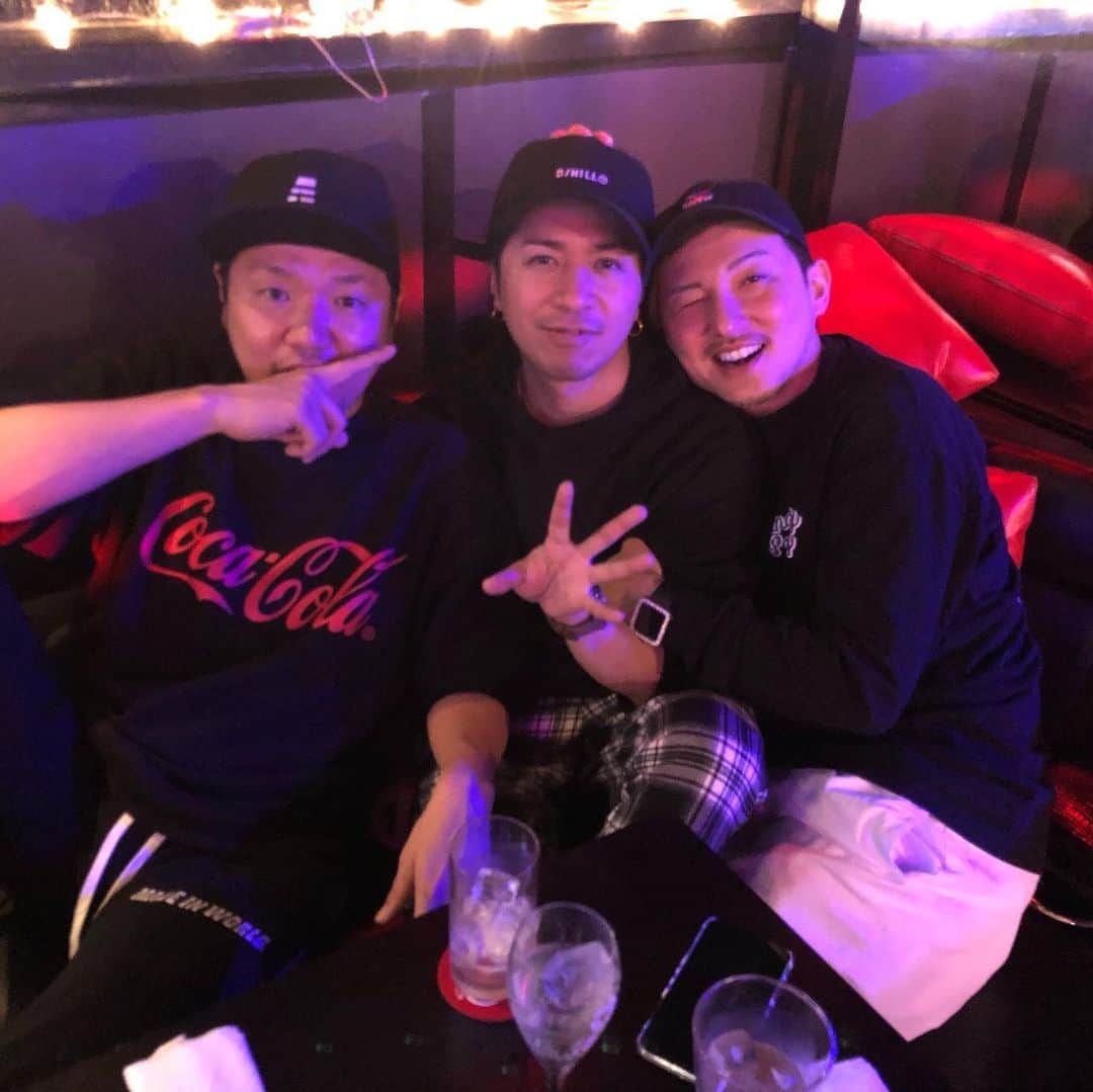 のインスタグラム：「今年1年本当に色々あったな。  歳とってくると得るものより失うものの方が多い気がする。  だから本当に大切なものをしっかり守っていかなきゃならない。  今年も１年応援してくださった皆様には心から感謝しています。  去年もでしたが 今年も喪中ですので 新年のご挨拶は控えさせていただきます🙏  皆様良いお年をお過ごしください。」