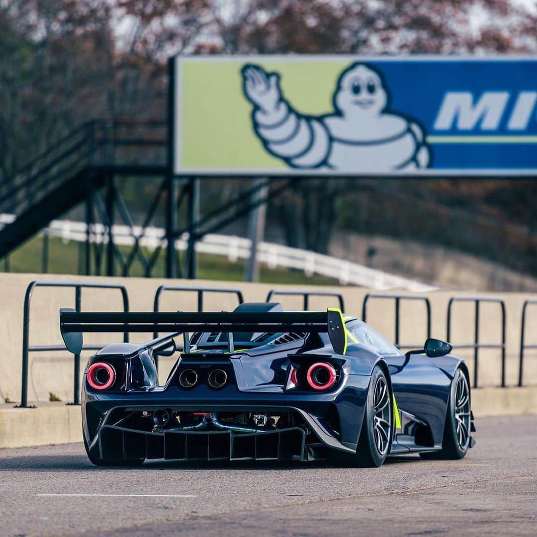 CarsWithoutLimitsさんのインスタグラム写真 - (CarsWithoutLimitsInstagram)「Ford GT MK2 🥍 Owner @mmuzzo  Photos @zachbrehl   #carswithoutlimits #ford #gt #fordgt」12月29日 23時06分 - carswithoutlimits