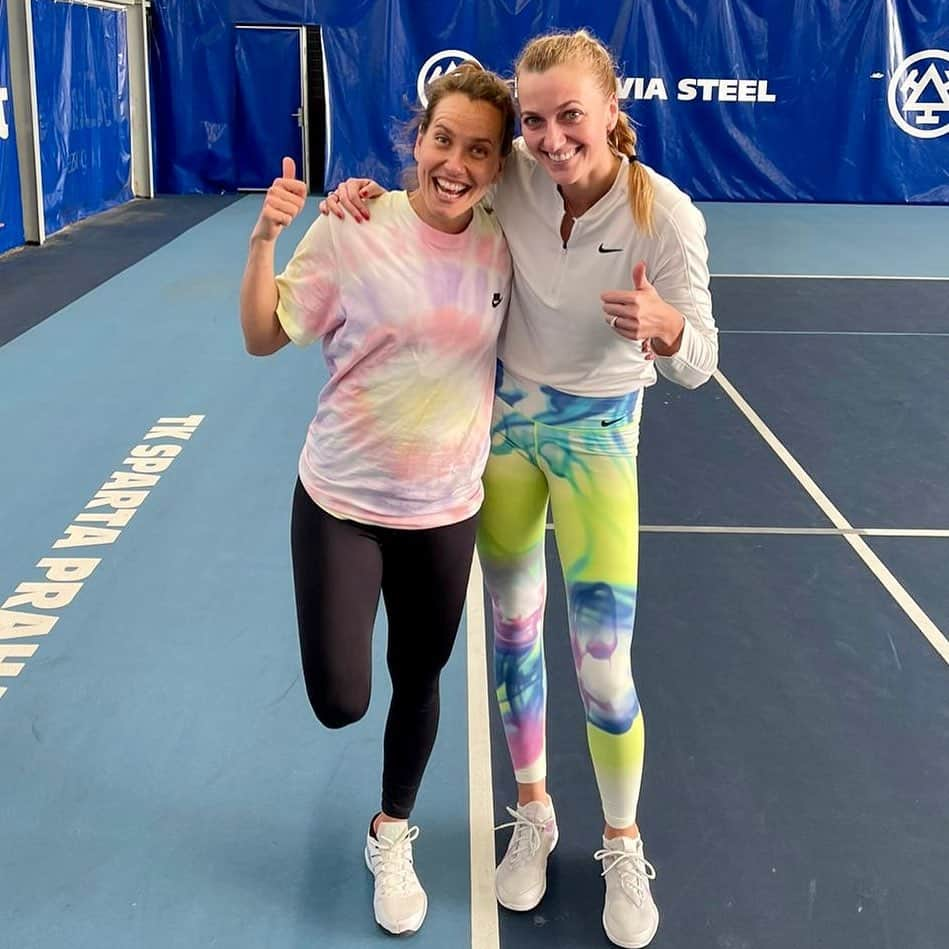 PetraKvitovaのインスタグラム：「Practice with @barborastrycova is always colourful 😝」