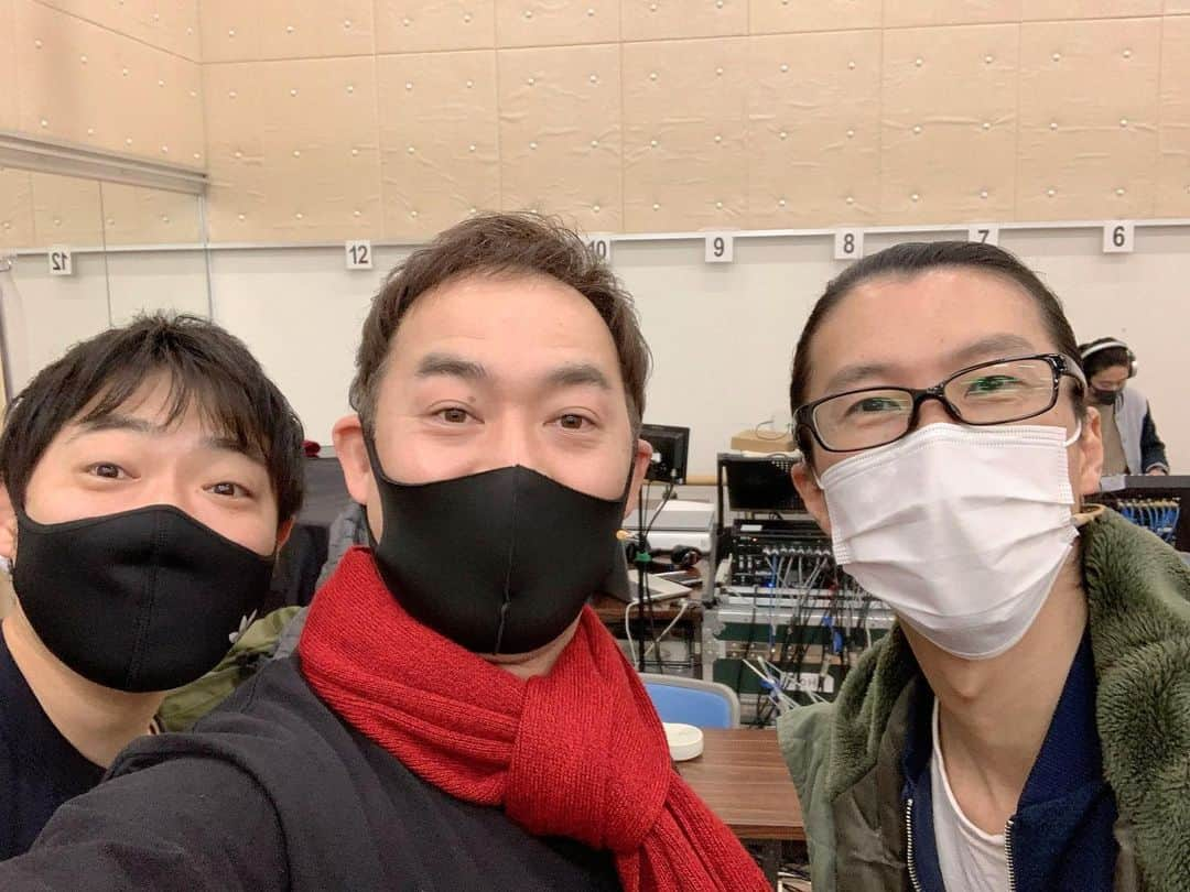 福井晶一さんのインスタグラム写真 - (福井晶一Instagram)「チーム劇団四季で！！  武藤寛と歌唱指導の西野誠  我々、宝塚に客演しているつもりで必死に頑張っております😆  いよいよ明日は総稽古…  気合入れてがんばります！  #元四季 #チーム劇団四季 #ポーの一族 #明日は総稽古 #武藤寛 #西野誠 #福井晶一」12月29日 23時27分 - shoichi.fukui