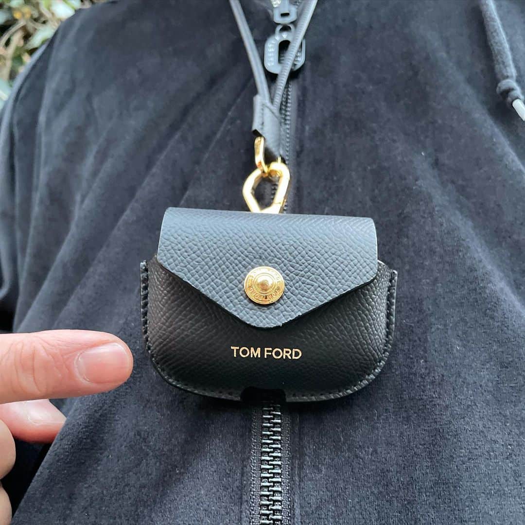 浅野忠信のインスタグラム：「#tomford イヤポッヅケース とっても可愛いです！ ありがとうございます！」