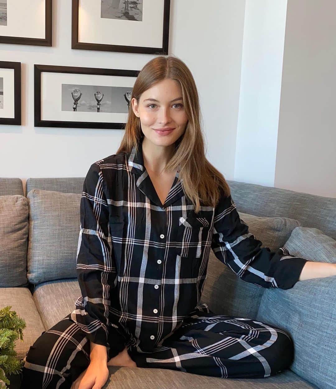 ヴィクトリアズ・シークレットさんのインスタグラム写真 - (ヴィクトリアズ・シークレットInstagram)「If they have buttons, they're "work clothes"... right? Our Semi-Annual Sale includes PJs that double as your home office dress code.」12月29日 23時33分 - victoriassecret