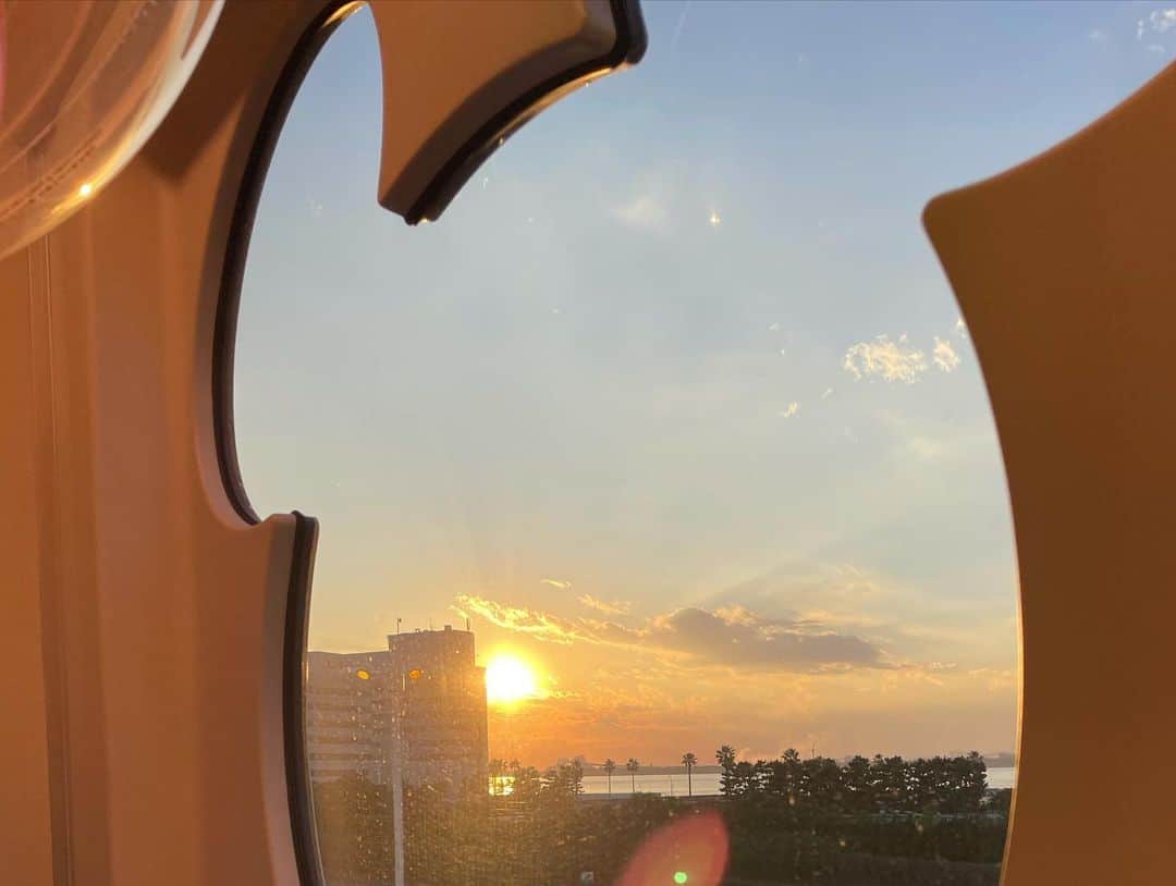 椎名美月さんのインスタグラム写真 - (椎名美月Instagram)「ディズニーは空にも魔法をかけとるんか？  #ディズニー投稿続いてごめんなさい #ディズニー #東京ディズニーランド #ランドホテル #空 #空が好きな人と繋がりたい」12月29日 23時40分 - mizkiss