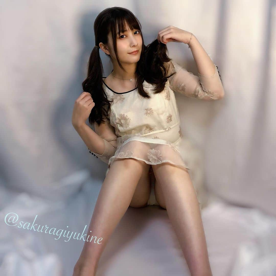 桜木優希音さんのインスタグラム写真 - (桜木優希音Instagram)「くるりんちょっ💗笑  　　　　　　　　　　  初です🌹💕  💙舞台出演💙  『ローズクォーツに誓いのキスを』  ＊2021年1月27日〜31日 上演 ＊サンモールスタジオにて ＊来年1月4日チケット発売開始🎟 ＊限定チケットもあるみたい🤭✨ ＊ハイライトからも飛べるはず！  https://ticket.corich.jp/apply/110487/005/ 　↑↑桜木優希音♡予約専用フォーム♡    💙👗💙👗💙 #ちらり #体育座り #ワンピース #ツインテール #ランジェリー #lingerie #色白 #可愛い #かわいい #backshot #美女 #美人 #美脚 #美腿 #目指す #tagsforlikes #japanesegirl #tokyogirl #asiangirls #instalikes #お出掛けしたい #ロングヘアー #寒い #冷え性 #人肌恋しい #1月27日から31日 #舞台 #演劇 #薔薇キス 🌹」12月29日 23時52分 - yukinsaky__