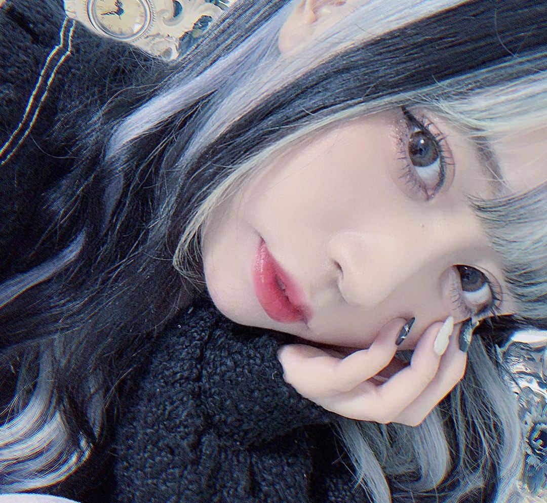 ねおきまこのインスタグラム：「おやすみ*☽:ﾟ」