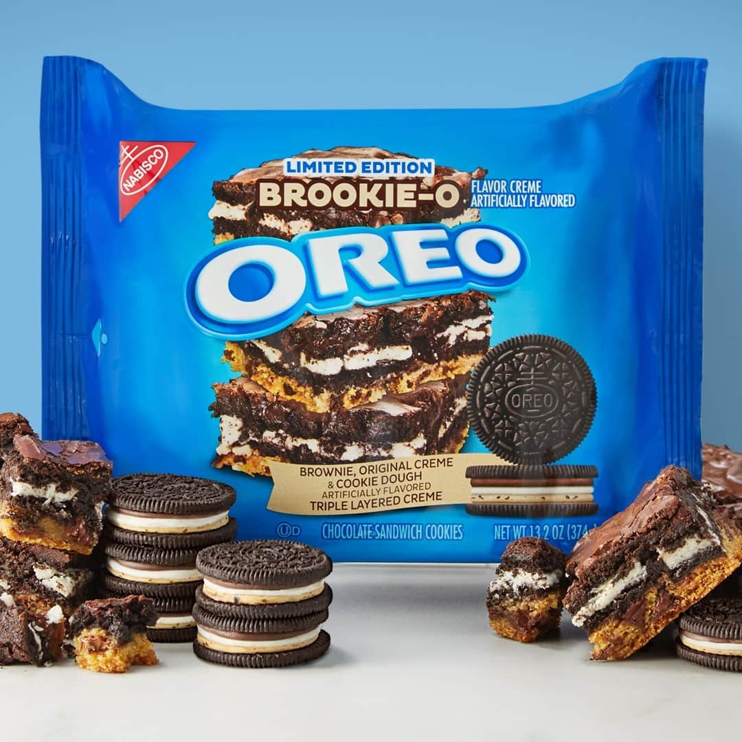 OREOさんのインスタグラム写真 - (OREOInstagram)「Introducing Brookie-O, our newest Limited Edition cookie! And no, your eyes aren't deceiving you, there really are three layers of cookie dough, brownie, and original OREO creme in every cookie 🤩」12月30日 0時01分 - oreo