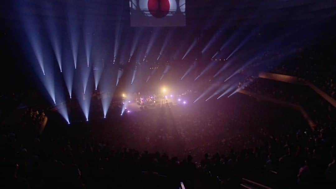 ORANGE RANGEのインスタグラム：「バンド結成15周年を記念して行われた「ORANGE RANGE LIVE TOUR 016-017 ～おかげさまで15周年! 47都道府県 DE カーニバル～」の日本武道館公演より、「#ここにいるよ」の #レンジのライブ 映像公開🎬  再登場したステージで想いを乗せた『#縁盤』唯一の新曲として披露されたこの曲は、「またこの場所で これからも歌い続ける」という意志をストレートに示したナンバー📍 https://youtu.be/3gAFsLcYhNQ #47都道府県DEカーニバル  🍊#ORANGERANGE Haisai🍊 #dTV ほか主要配信サイトおよび各サブスクリプションサービスでも配信開始🎧 https://jvcmusic.lnk.to/ORANGERANGE」