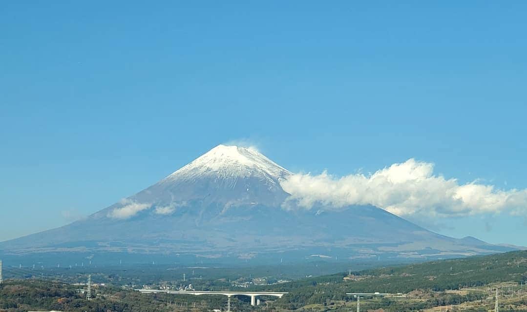 川原ちかよさんのインスタグラム写真 - (川原ちかよInstagram)「絶対にいいことあるわ！ って思った富士山🗻 きれいに見えました。  #富士山が好き」12月30日 0時03分 - chikayo_baby