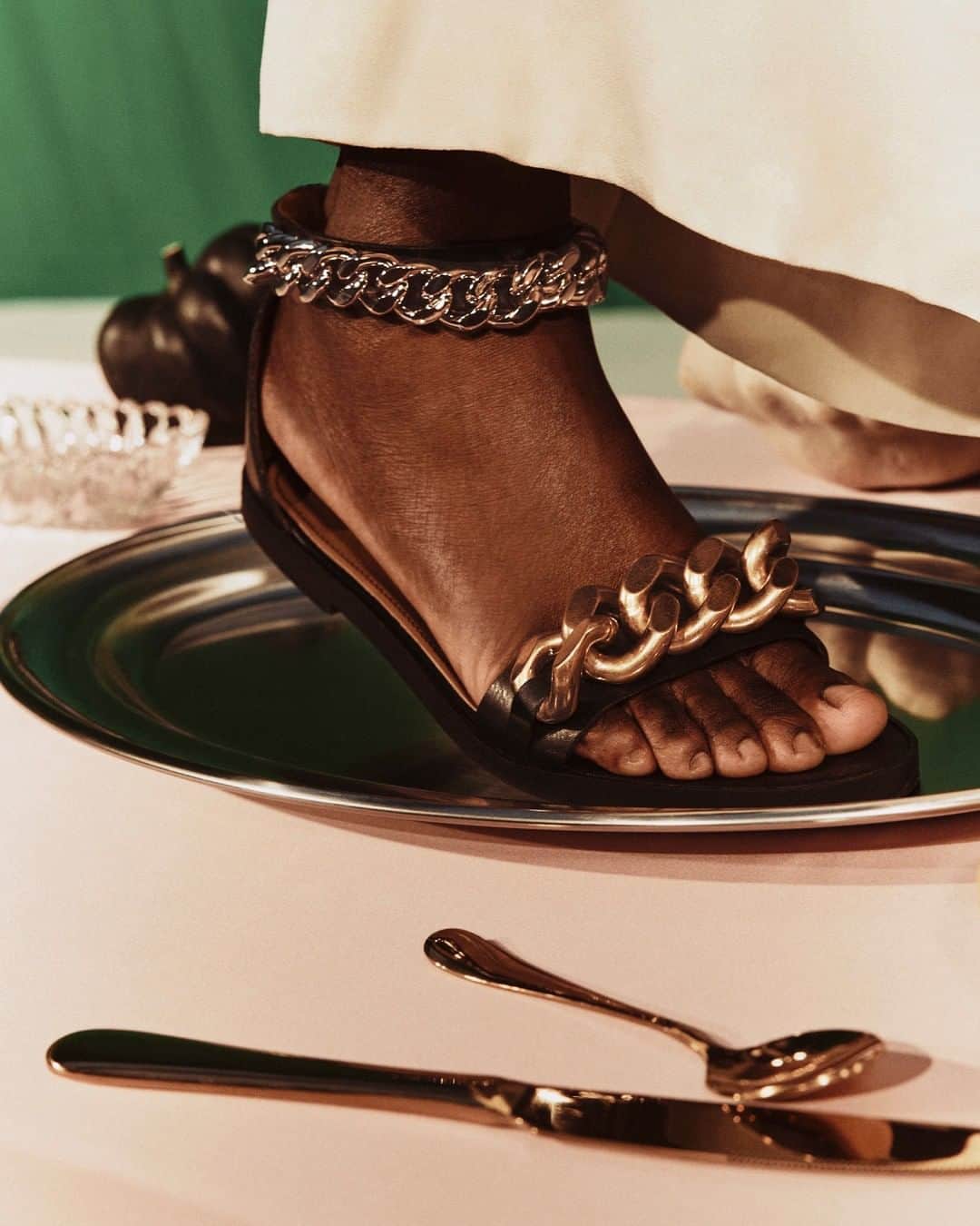 ステラ・マッカートニーさんのインスタグラム写真 - (ステラ・マッカートニーInstagram)「Looks are served. Elevate and Stellabrate any festive dinner party at home with our forest-friendly Elle all-in-one and vegan, cruelty-free #Falabella sandals.⁣ ⁣ Shop our #StellaHoliday partywear online (link in bio).⁣ ⁣ #StellaMcCartney」12月30日 0時05分 - stellamccartney