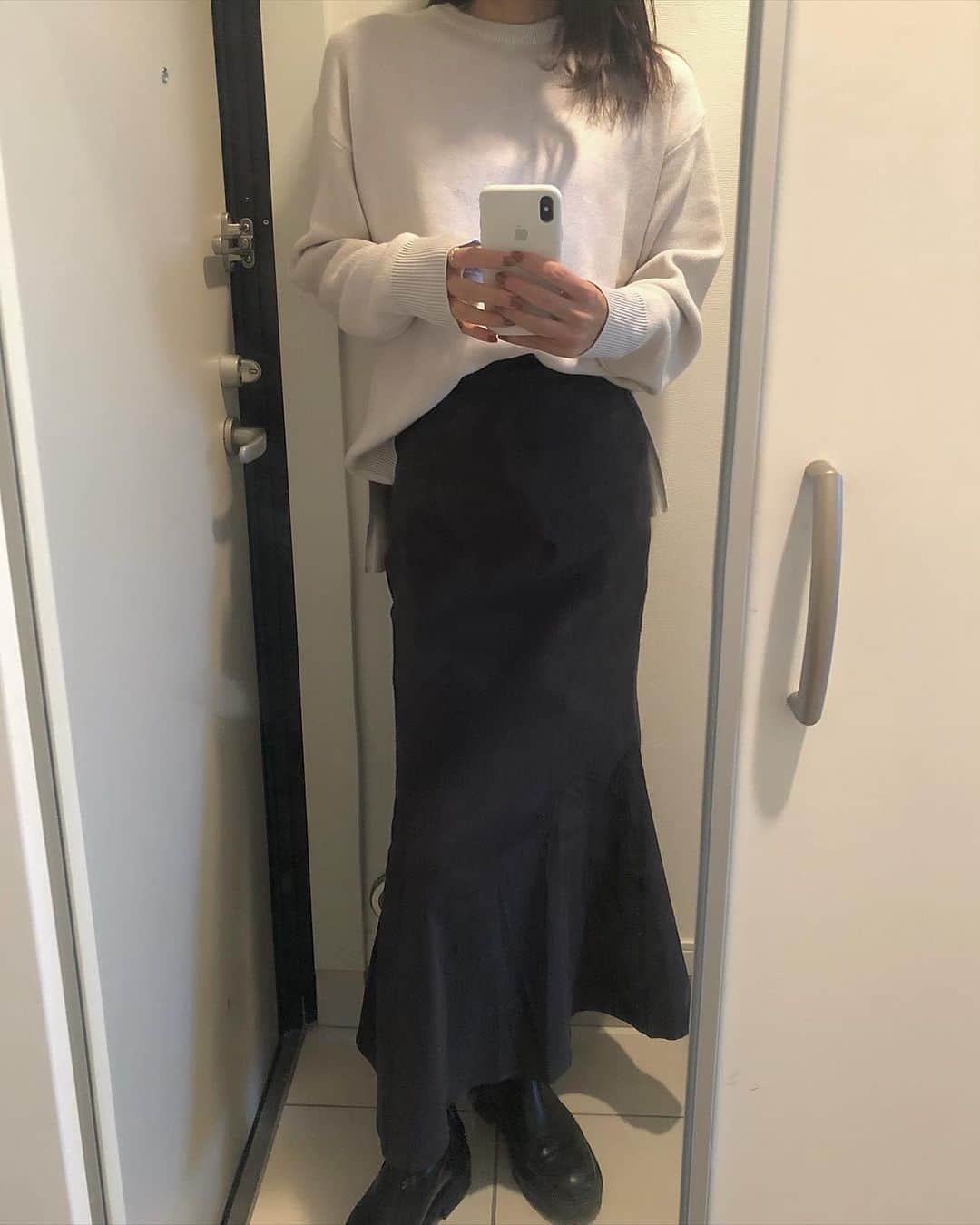 Minamiのインスタグラム：「﻿ ﻿ @basement_online ﻿ マーメイドスカート♡﻿ ﻿ このシルエットよき◡̈︎﻿」