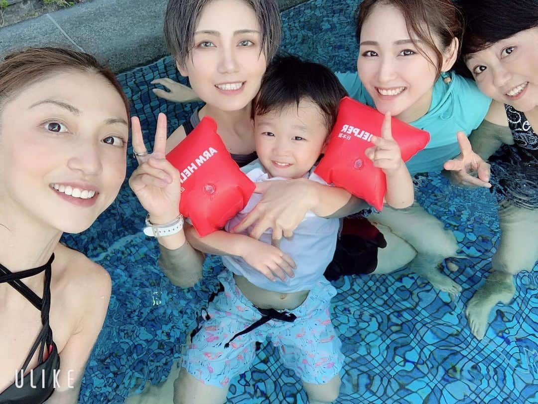 中川愛海さんのインスタグラム写真 - (中川愛海Instagram)「今年もくるり大掃除も終えてどうにか1年を乗り越えられました！本当に今年一緒にいてくださった皆様、支えてくださいました皆様ありがとうございます！ 来年もまだまだ先が見えない感じではありますが…皆様が健康で笑っていられますように… 来年も楽しく皆様と乾杯ができたら嬉しいです❤️ @ami_nakagawa_  @ami_nakagawa_amyuran  #中川愛海 #くるり #恵比寿くるり #くるり恵比寿 #一日一回カンパイ」12月30日 0時12分 - ami_nakagawa_