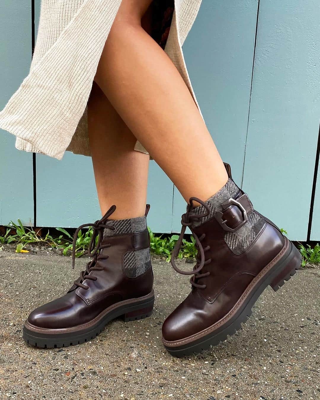 のインスタグラム：「Give us all the boots and booties! Our top styles are now 30% off at vincecamuto.com through December 31! #vincecamuto #sale」