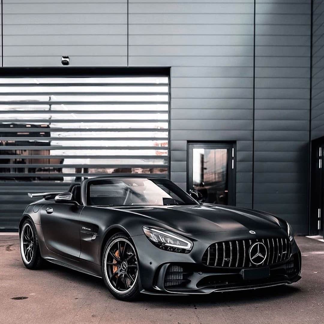 CarsWithoutLimitsさんのインスタグラム写真 - (CarsWithoutLimitsInstagram)「The Mercedes Benz AMG GTR Roadster 🏴 Photo @championscars   #carswithoutlimits #mercedesbenz #amg」12月30日 0時42分 - carswithoutlimits