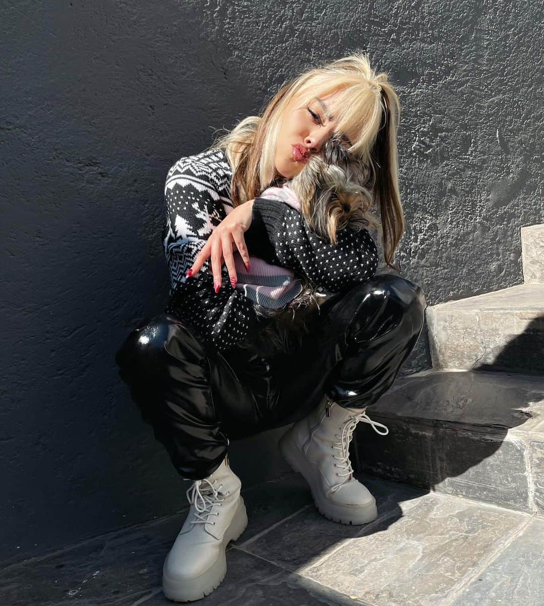 Danna Paolaのインスタグラム：「Los días entre navidad y new year me ponen muy needy & very grateful.   So, Lucrecia quiere regalarles algo.   Obten un 15 % de descuento con mi código “LUCRECIA” o 20% de descuento en pedidos mayores de $1110 MN, el cual puedes usarlo en México, USA, España, Chile, Colombia, Argentina, etc.  @sheinofficial @shein_mex  #SHEIN #PETSIN #SHEINChristmas #DannaYLucrecia」