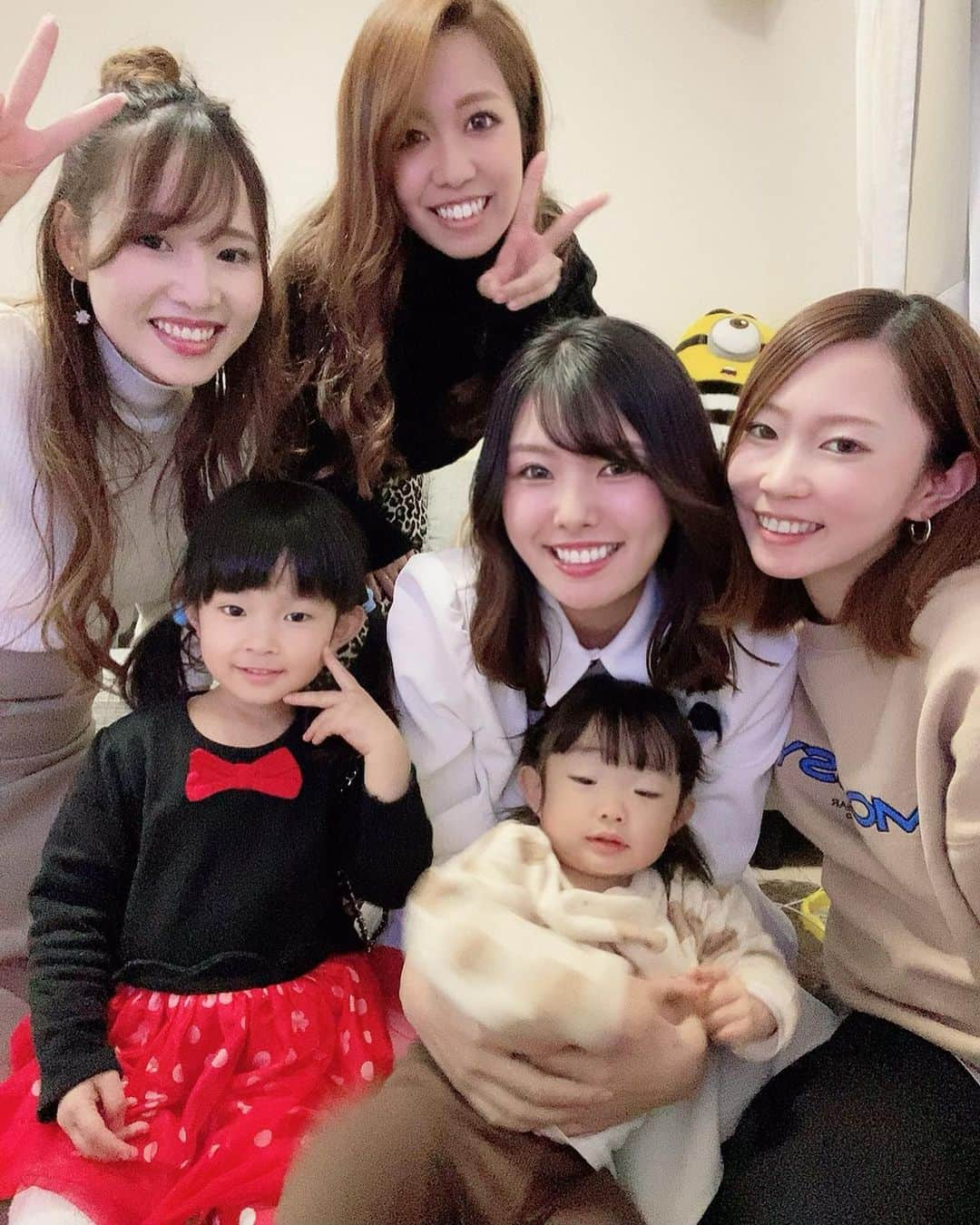 YOUKORINさんのインスタグラム写真 - (YOUKORINInstagram)「久しぶりに集まれて嬉しい🥰💕#べびたん#YMCE#チーム名#お久しぶりです#みんな元気で何より#子ども含めての集合写真の大変さ#女の子#何故か呼び捨てにされる#可愛いから許す#怒り方の癖#鹿が怖い年頃#積み木ガチ勢#女子会#地元#ちびーず#ころころころがって#頭に残るメロディー#また飲もう#らぶ#きゅんきゅんしたい年頃」12月30日 0時52分 - xxy0uc0riinxx