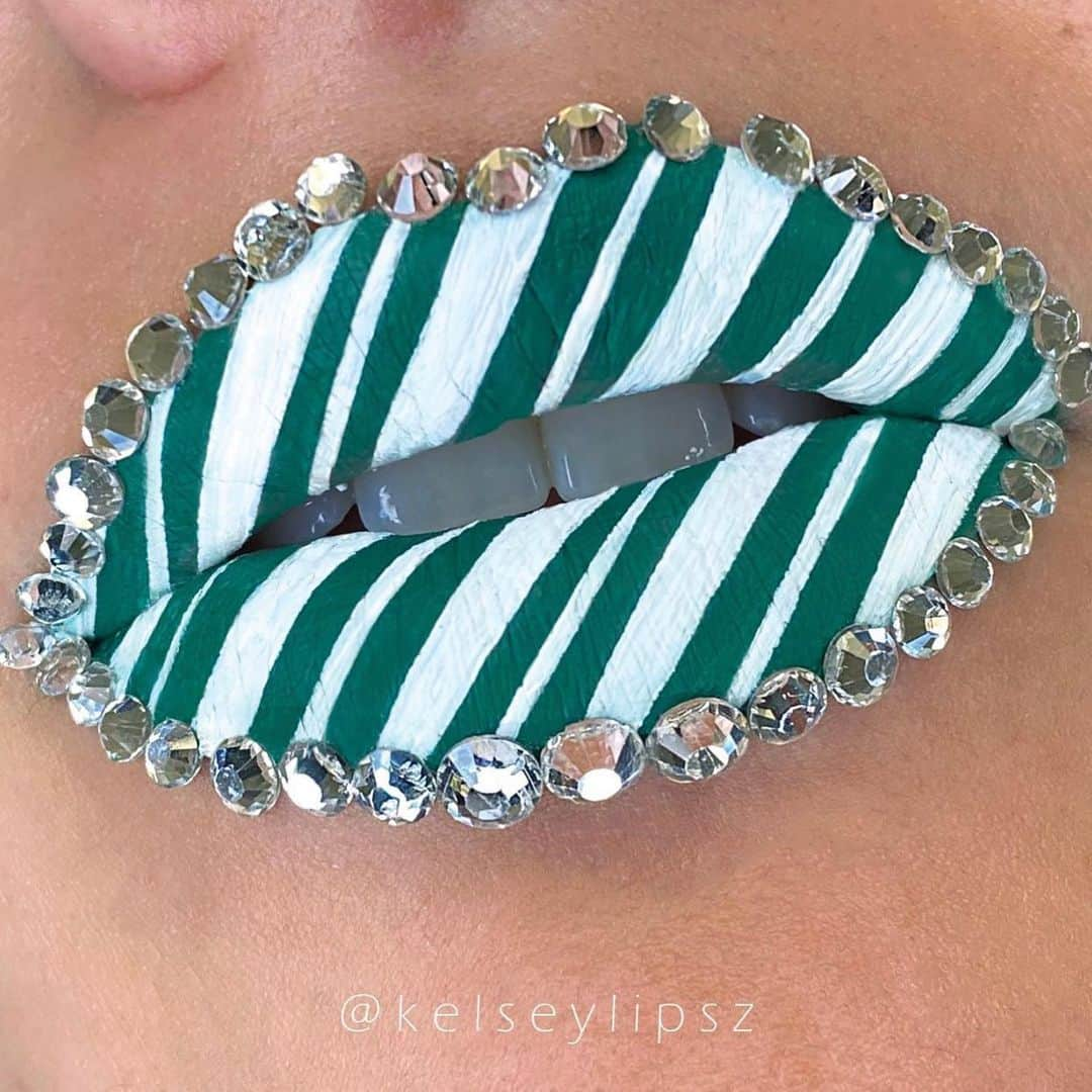 Jeffree Star Cosmeticsさんのインスタグラム写真 - (Jeffree Star CosmeticsInstagram)「Good Morning everyone 🌟 @kelseylipsz created this candy cane lip using our #velourliquidlipsticks in the shades Mistletoe & Drug Lord 💚   #jeffreestarcosmetics」12月30日 1時00分 - jeffreestarcosmetics