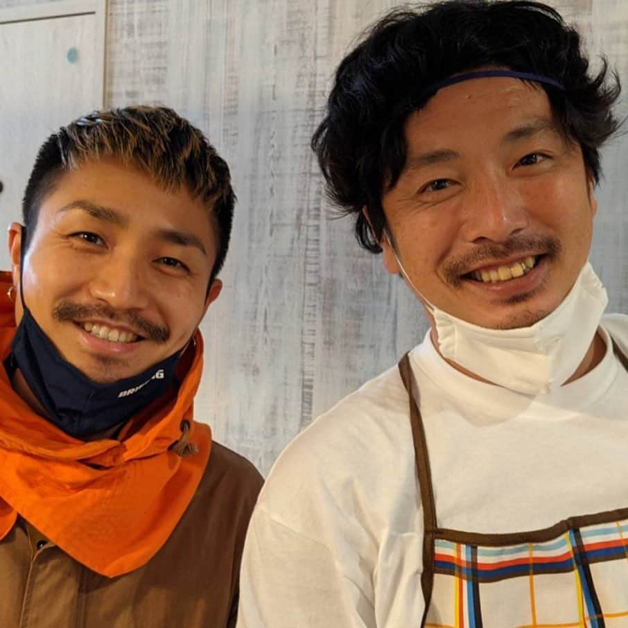加藤順大のインスタグラム：「@ryota_alttype  まーた素敵な出会いが♪ かっこいいし、凄いし、惚れてまうやろ〜！！ ダブルダッチでシルク・ドゥ・ソレイユに出演。 凄っ！！ って事で来年は彼と色んなことができる予感。  良拓君、これからよろしくね！！ #見島良拓 #ナカマー #ダブルダッチ」