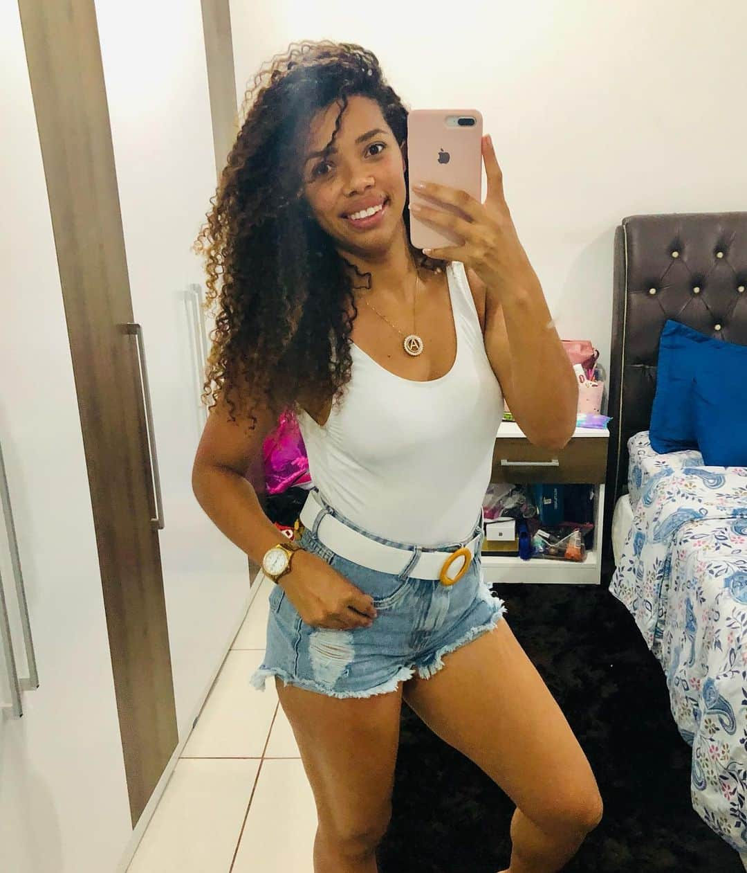 Andressa FIDELISのインスタグラム：「•SEJA VOCÊ MESMO O AMOR DA SUA VIDA🤩  . . 📸1/3 . . . . . . #meamando #vivendo #feliz」