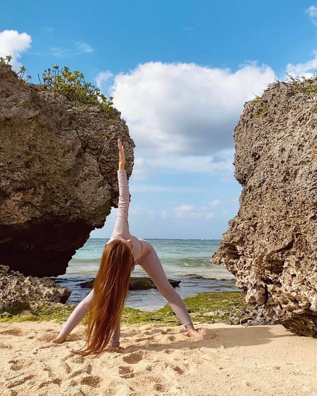 宮崎沙矢加のインスタグラム：「Everything you can imagine is real.Learn from yesterday,live for today,hope for tmrw🧘‍♀️🤍 . . 20% OFF coupon @cecci_japan  【cecciyogasarahaudrey】 着心地の良いヨガウェア🌴こちらのコードで20%オフです。 . . . #yoga #yogainstructor #meditation #yogalife #okinawa #alo #aloyoga #gym #alomoves #yogawear #follow #love #beachlife #beachyoga #yolo #yogapose #yogini #沖縄　#沖縄ビーチヨガ #沖縄ヨガインストラクター」