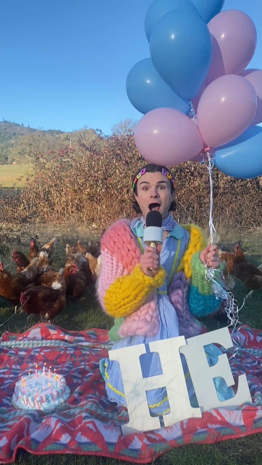 DYLAN MULVANEYのインスタグラム：「Y’all knew there was an animal microphone reel coming, didn’t you」
