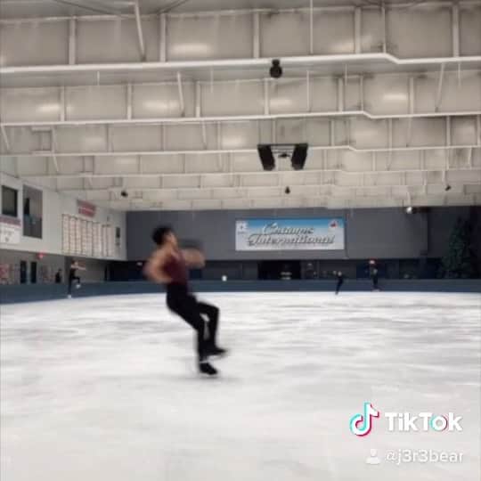 ジェレミー・テンのインスタグラム：「How I thought 2020 was going to go VS How it went...  I created a #TikTok just so I could bring you this video. How did I do? 😂  #2020BeLike #FirstTikTok #Fail #Ohno #Ohnonono #Ouch #Ow #AssFirst #Fall #FigureSkating #FigureSkater #SportsFails #TripleLutz #WipeOut #HowItWentDown」