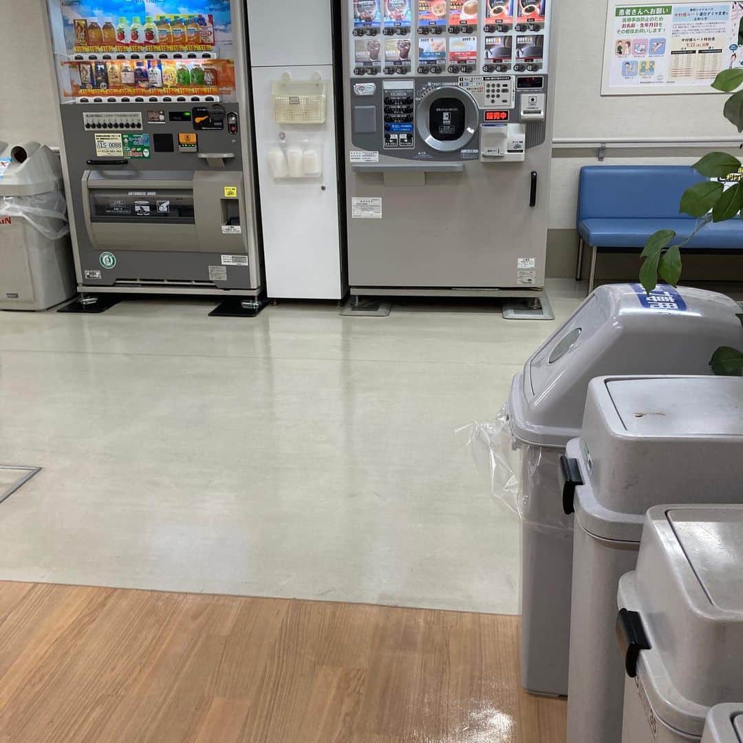 佐藤竜雄のインスタグラム：「今年最後のリハビリです。なかなか繊細な作業はしづらいのですがここまで来た感は多分に。 #右上腕骨近位端骨折 #粉砕骨折 #リハビリテーション  #全治1年」