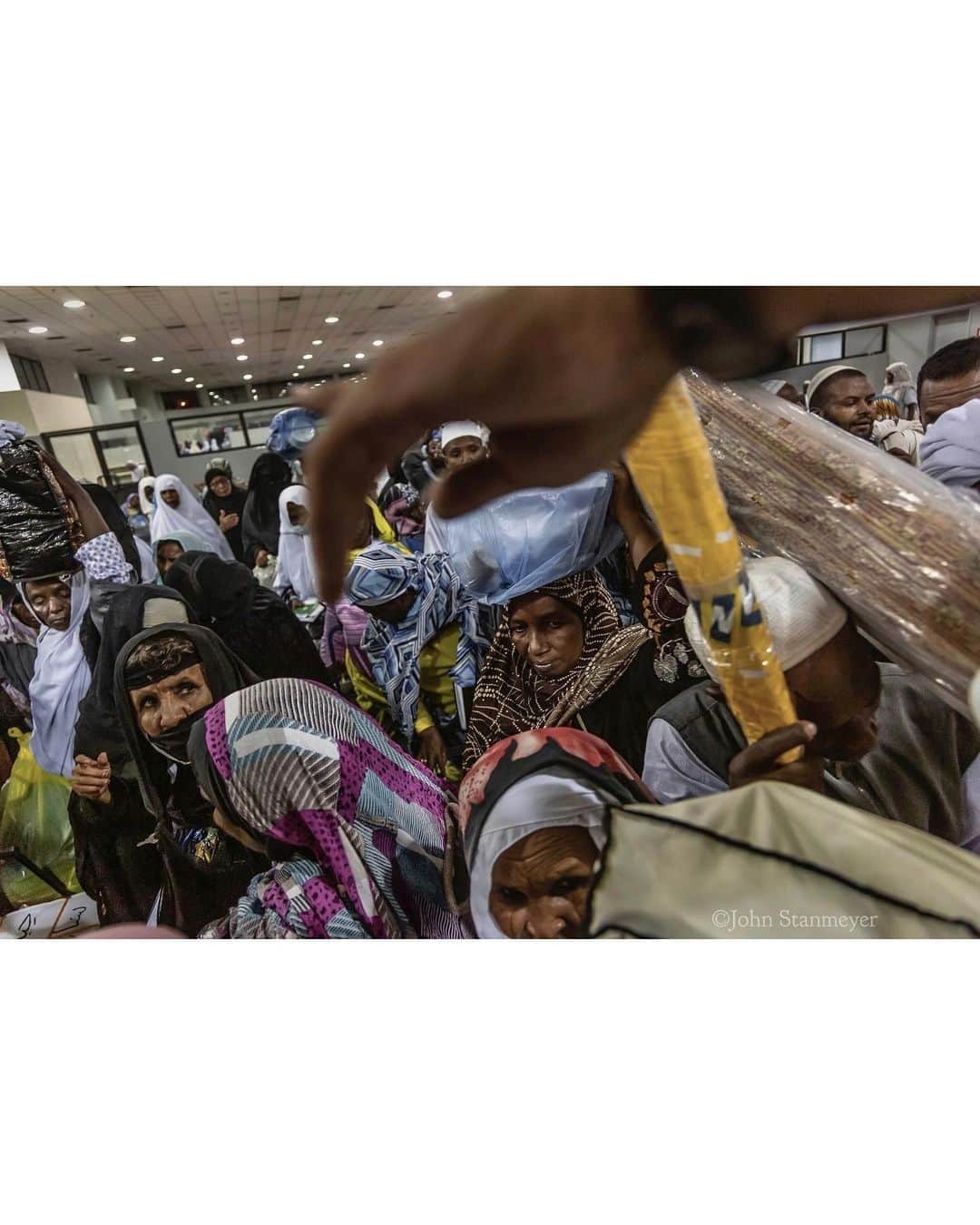 ジョン・スタンメイヤーさんのインスタグラム写真 - (ジョン・スタンメイヤーInstagram)「In recent days, I’m feeling a bit this way, tonight sharing chaos on a humanity scale…Saudi Immigration officers attempt in organizing a line to stamp passports before Sudanese women and men board a boat for Port Sudan, one of near uncountable ships departing each day from Jeddah Islamic Port at the end of Haj visit to Mecca. ⠀⠀⠀⠀⠀⠀⠀ from the @natgeo story #TheWellsOfMemory @outofedenwalk #SaudiArabia #immigration #jeddahislamicport #sudanese #endofhaj #chaos #fromthearchives」12月30日 11時26分 - johnstanmeyer