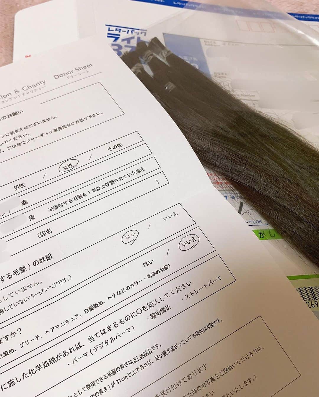 日高大地さんのインスタグラム写真 - (日高大地Instagram)「髪を切りました✂︎﻿ 次に切るときはドネーションをと決めていたので、31センチ寄付しました。﻿ ビニールの袋にカットした髪を入れてもらったら、あとはドナーシートを書いて送るだけ📮﻿ 2年半伸ばしていたのでサッパリ🤗﻿ ﻿ #JHD#jhdac  #ジャパンヘアードネーションアンドチャリティー﻿ ﻿」12月30日 11時38分 - yoko92hidaka