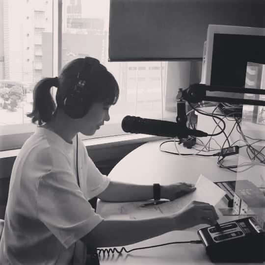 二宮愛のインスタグラム：「#interfm897 さんには、精神的にも救われました。 ある程度外出して仕事ができるようになった夏。インターFMさんのスタジオで収録するようになって、 「あ、私、ラジオやってるんだ！！！」ってやっと実感できたんだ😂♥️  二宮愛のもっと身近にMUSICAL #musical897  これからもどうぞよろしく！！！」